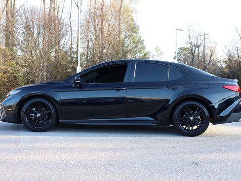 Used 2025 Toyota Camry SE image 4