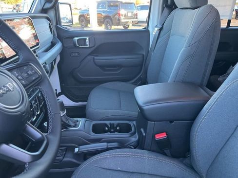 New 2026 Jeep Gladiator Sport AWD/4WD image 8