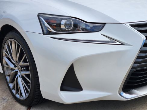 Used 2017 Lexus IS 200t image 5