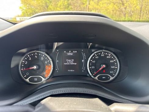 Used 2017 Jeep Renegade Sport w/ Power & Air Group image 23