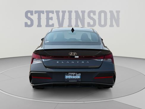 Used 2025 Hyundai Elantra Sport FWD image 4