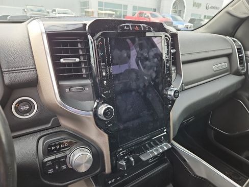 Used 2019 RAM 1500 Laramie AWD/4WD image 12