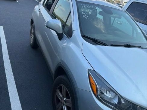 Used 2019 Chevrolet Trax LS FWD image 1