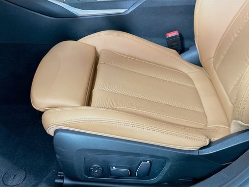 Used 2025 BMW 330i Sedan w/ Convenience Package image 20