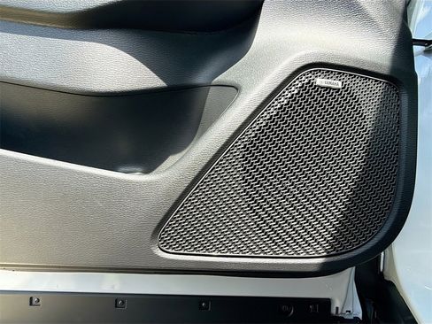 New 2025 Mitsubishi Outlander SE image 19