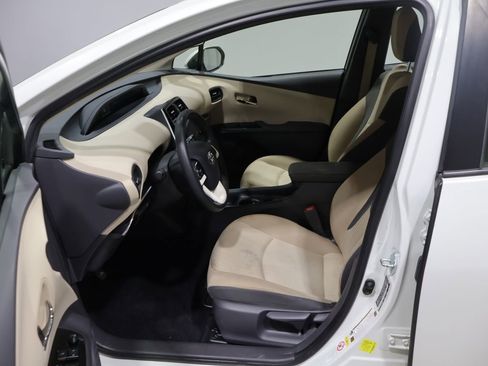 Used 2017 Toyota Prius Two image 9