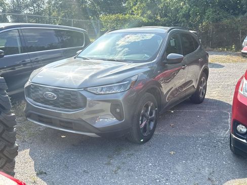 Used 2025 Ford Escape ST-Line Select AWD/4WD image 2