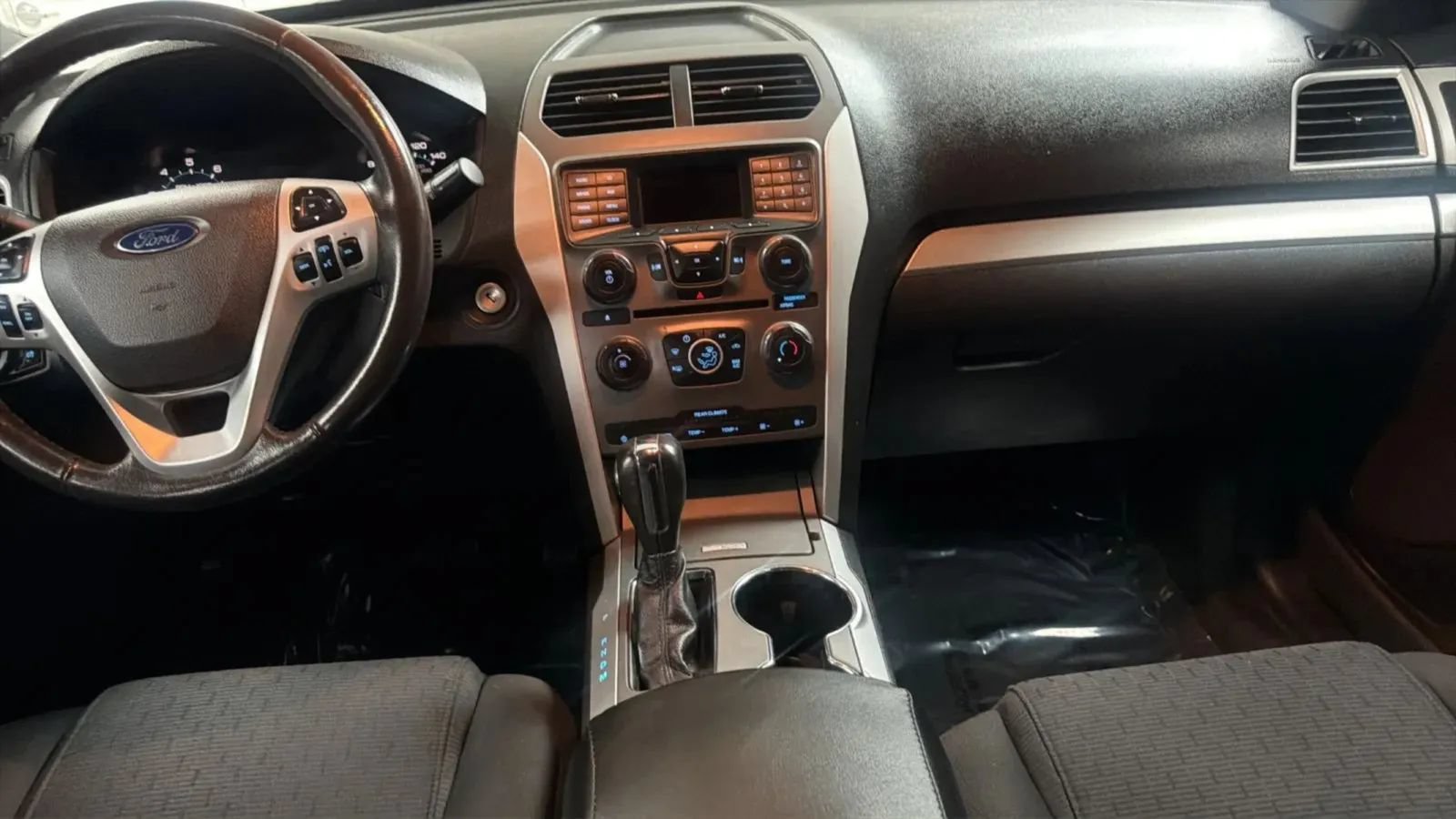 Used 2015 Ford Explorer XLT FWD image 14