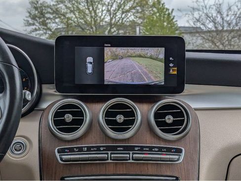 Used 2022 Mercedes-Benz GLC 300 4MATIC w/ Premium Package Lite image 23