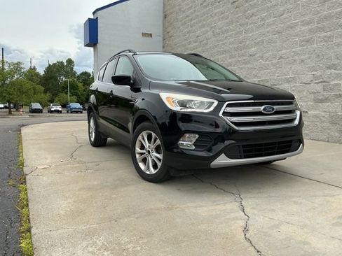 Used 2017 Ford Escape SE w/ Equipment Group 201A FWD image 1