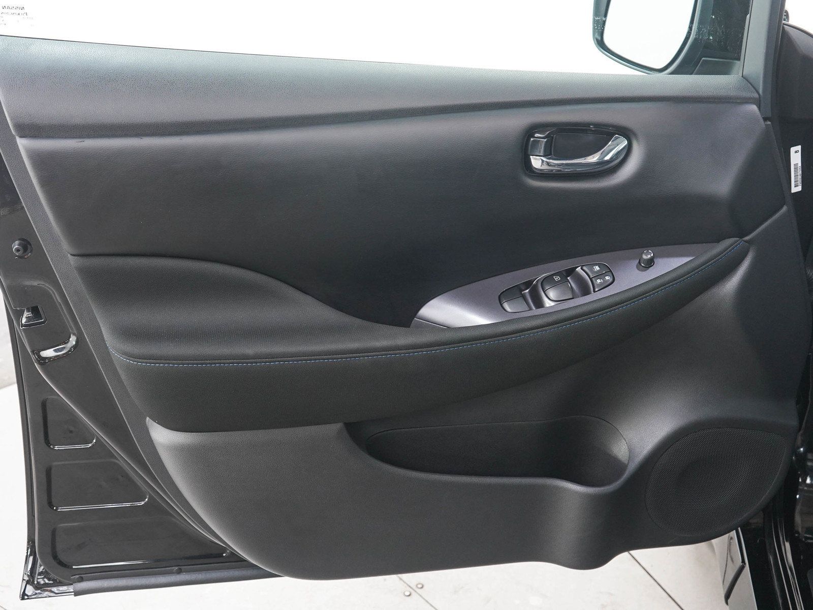 Used 2025 Nissan Leaf S FWD image 18