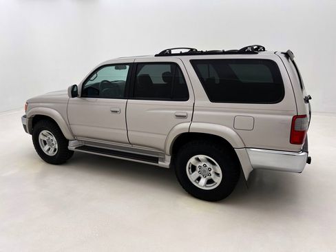 Used 2000 Toyota 4Runner SR5 image 10