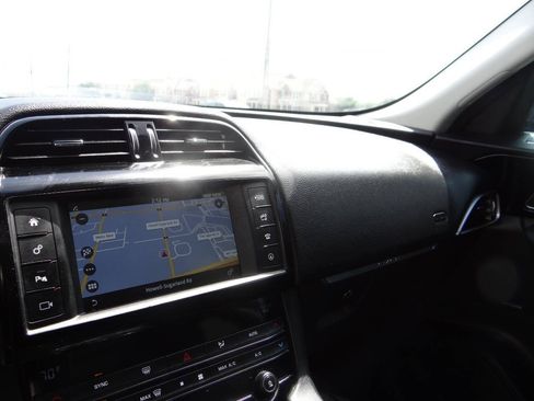 Used 2017 Jaguar F-PACE Premium AWD/4WD image 23
