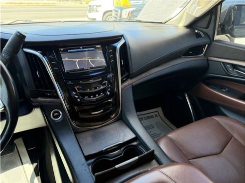 Used 2018 Cadillac Escalade Premium Luxury AWD/4WD image 45