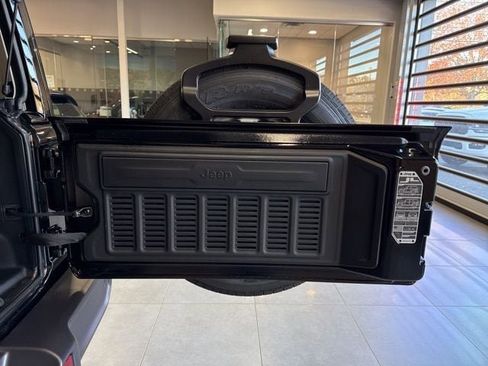 New 2026 Jeep Wrangler Unlimited Sahara AWD/4WD image 43
