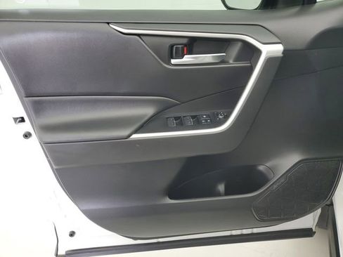 Used 2022 Toyota RAV4 XLE Premium image 22
