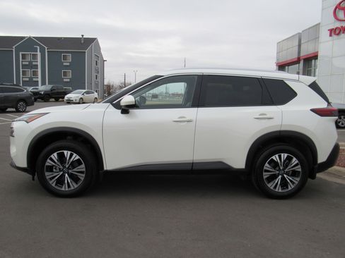Used 2023 Nissan Rogue SV w/ SV Premium B Package image 9
