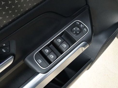 Used 2024 Mercedes-Benz GLB 250 image 29