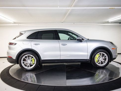 Certified 2025 Porsche Cayenne E-Hybrid AWD/4WD image 8