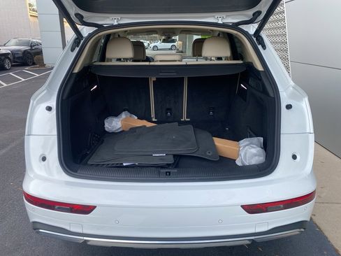 Used 2023 Audi Q5 2.0T Premium w/ Convenience Package image 19