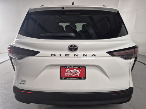 New 2026 Toyota Sienna LE FWD image 12