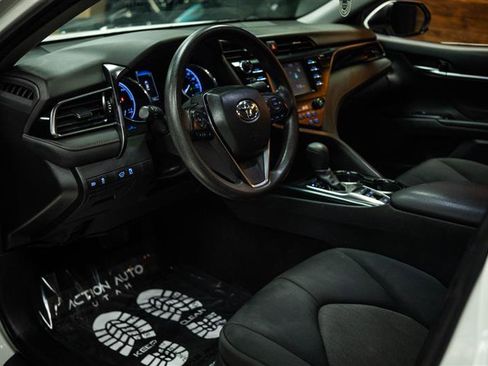 Used 2019 Toyota Camry LE FWD image 7