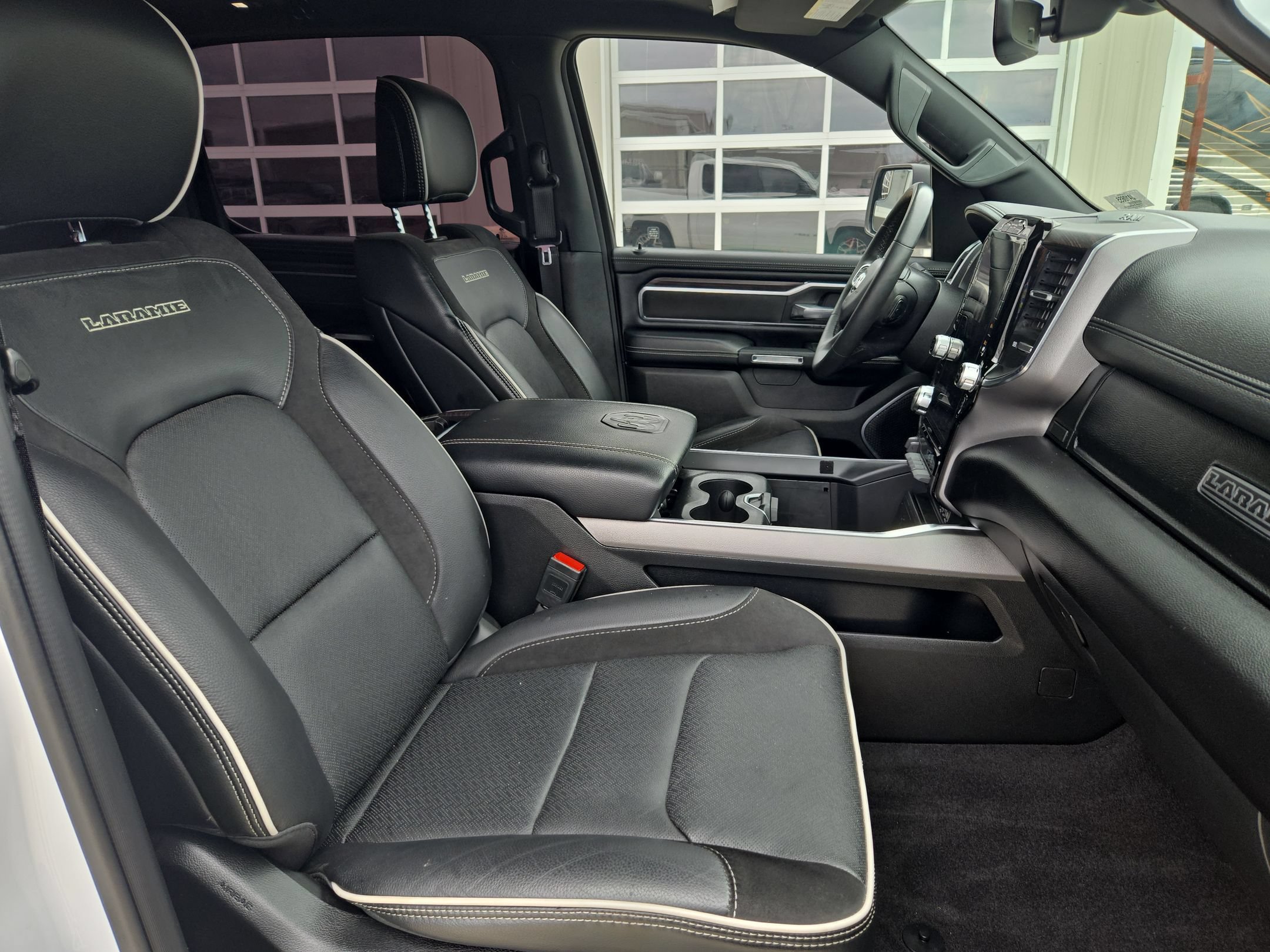 Used 2025 RAM 1500 Laramie w/ Laramie Southwest Edition AWD/4WD image 27