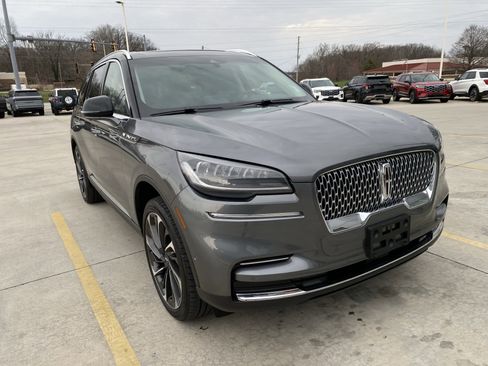 Used 2024 Lincoln Aviator Reserve w/ Equipment Group 201A image 3