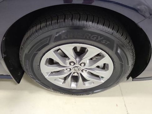 Certified 2021 Toyota Sienna XLE FWD image 39