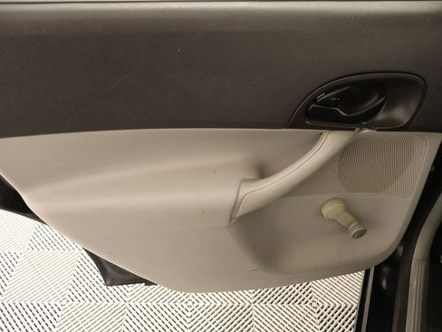 Used 2007 Ford Focus S FWD image 14