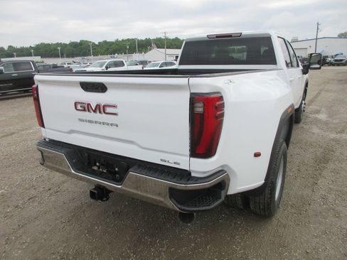 New 2026 GMC Sierra 3500 SLE w/ SLE Value Package AWD/4WD image 4