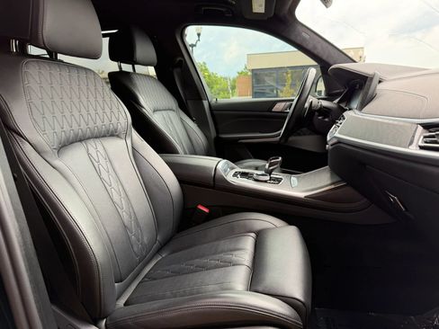 Used 2022 BMW X7 M50i w/ Dynamic Handling Package AWD/4WD image 21