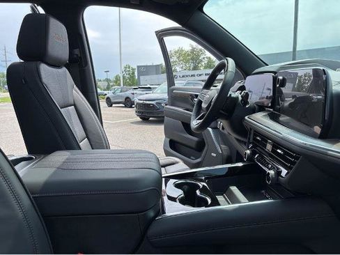 New 2026 Chevrolet Tahoe High Country AWD/4WD image 32