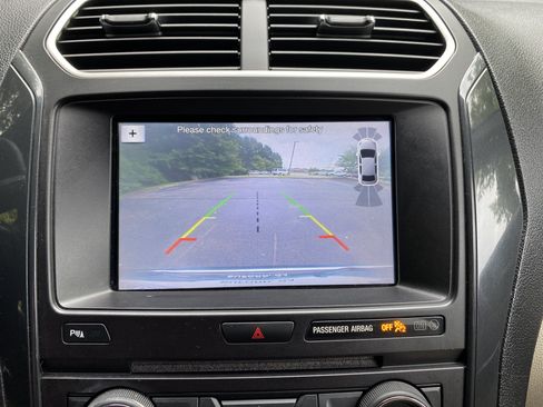 Used 2018 Ford Explorer XLT w/ Equipment Group 202A FWD image 26