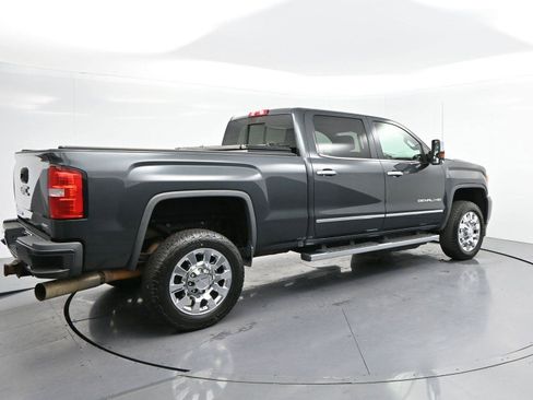 Used 2017 GMC Sierra 2500 Denali w/ Duramax Plus Package AWD/4WD image 7