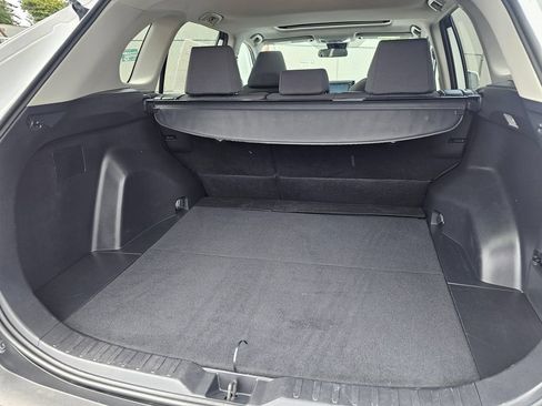 Used 2019 Toyota RAV4 XLE w/ Carpet Mat Package AWD/4WD image 14