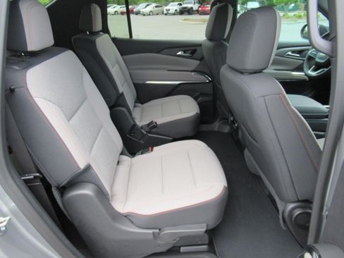 Used 2026 Chevrolet Traverse LT FWD image 31