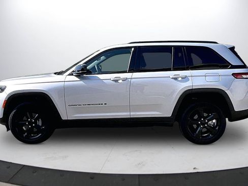 Certified 2023 Jeep Grand Cherokee Altitude AWD/4WD image 6