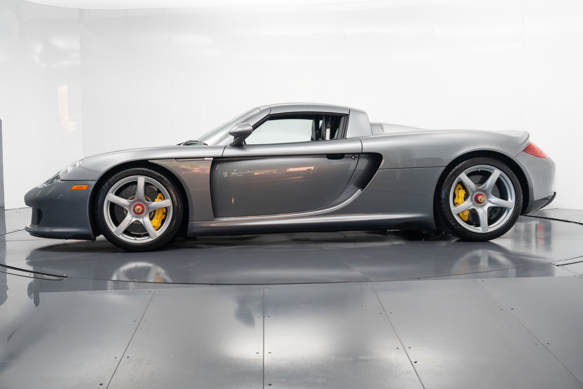 Used 2004 Porsche Carrera GT RWD image 62