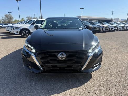 Used 2025 Nissan Altima 2.5 SV FWD image 2