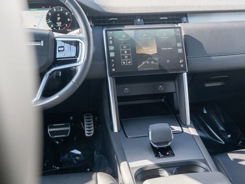 Certified 2024 Land Rover Discovery Sport Dynamic SE image 21