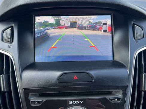 Used 2017 Ford Focus Titanium FWD image 19