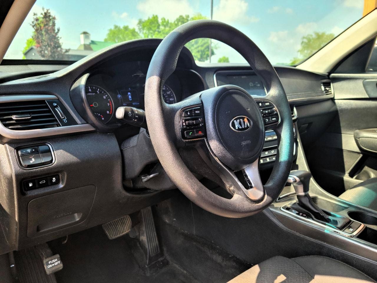 Used 2018 Kia Optima LX w/ 17" Alloy Wheels Package FWD image 8