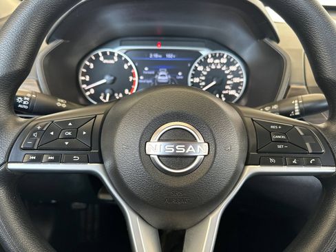 Used 2025 Nissan Altima 2.5 SV FWD image 24
