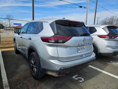 Used 2024 Nissan Rogue S image 6
