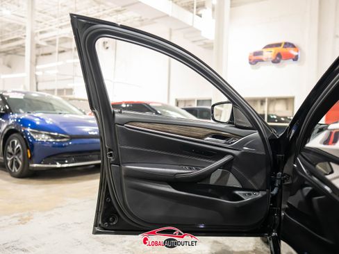 Used 2018 BMW 530e w/ Premium Package 2 image 45