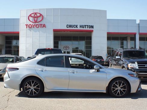 Used 2023 Toyota Camry SE image 1