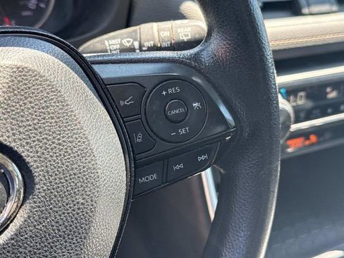 Used 2019 Toyota RAV4 XLE AWD/4WD image 27