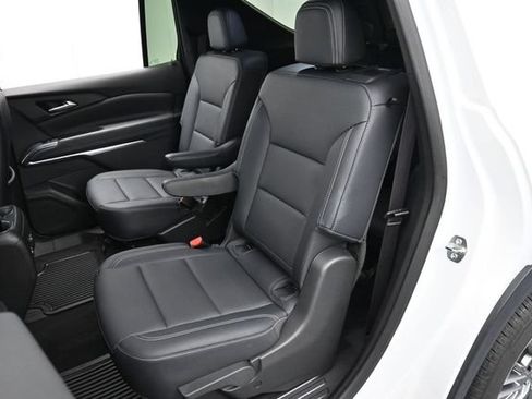 Used 2025 Chevrolet Traverse LT FWD image 30