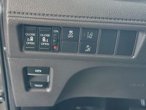 Used 2018 Honda Odyssey EX image 16
